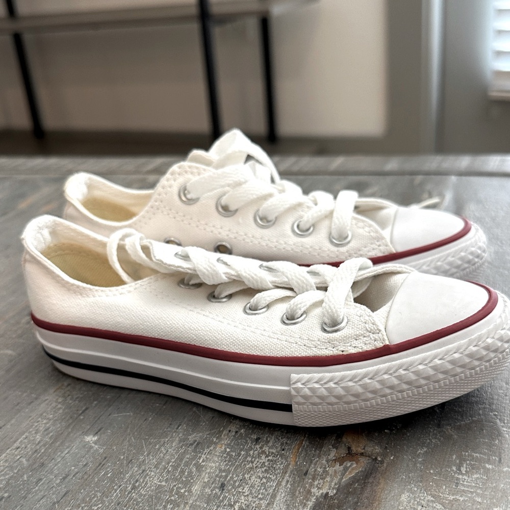 White converse All Star